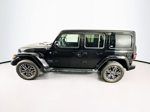 Used 2023 Jeep Wrangler Unlimited Sahara AWD/4WD image 4