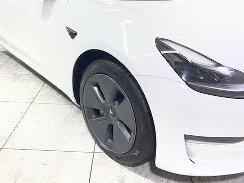 Used 2023 Tesla Model 3 Standard Range image 10