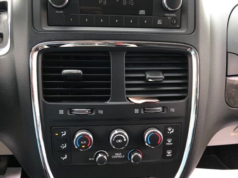 Used 2014 Dodge Grand Caravan SXT FWD image 15