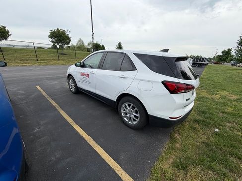 Used 2023 Chevrolet Equinox LS w/ LS Convenience Package FWD image 7