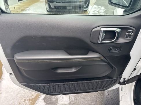 Used 2025 Jeep Wrangler Unlimited Sahara image 10