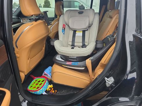 Used 2023 Jeep Grand Cherokee Summit w/ Luxury Tech Group V image 8