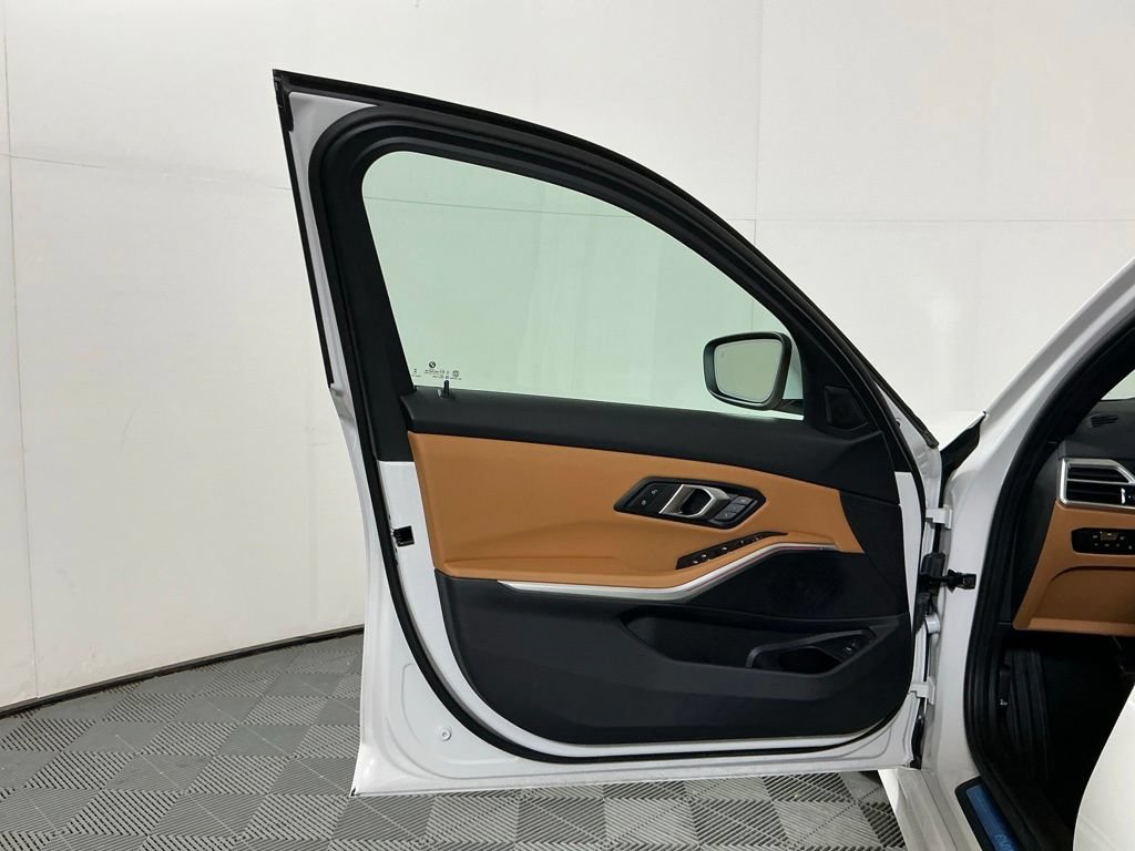 Certified 2025 BMW 330i Sedan w/ Premium Package RWD image 19