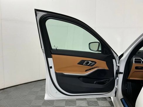 Used 2025 BMW 330i Sedan w/ Premium Package RWD image 19