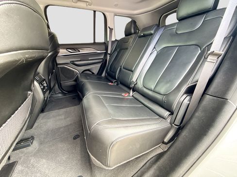 Used 2022 Jeep Grand Cherokee Limited AWD/4WD image 21