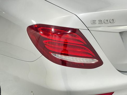 Used 2018 Mercedes-Benz E 300 4MATIC image 36