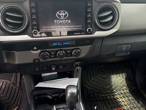 Used 2021 Toyota Tacoma SR5 RWD image 5