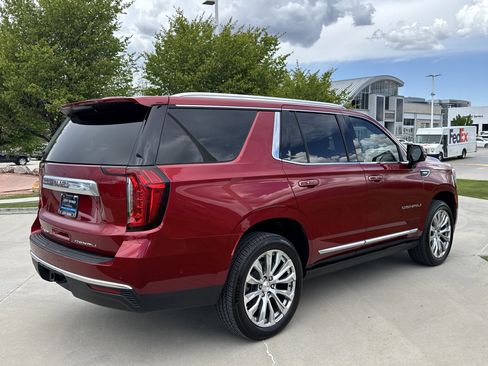 Used 2024 GMC Yukon Denali w/ Advanced Technology Package AWD/4WD image 5