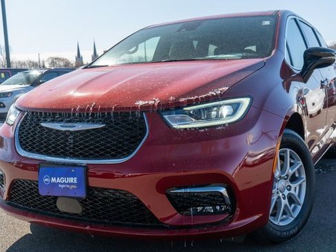 New 2026 Chrysler Pacifica Select image 1