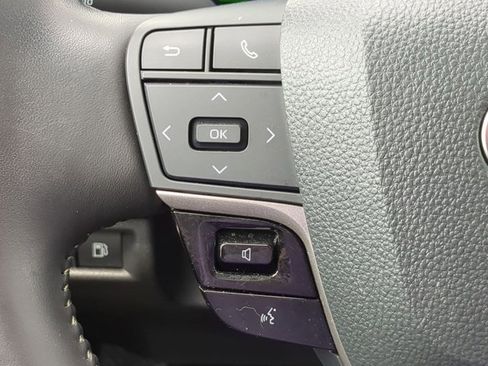 Used 2025 Toyota Camry XLE image 16