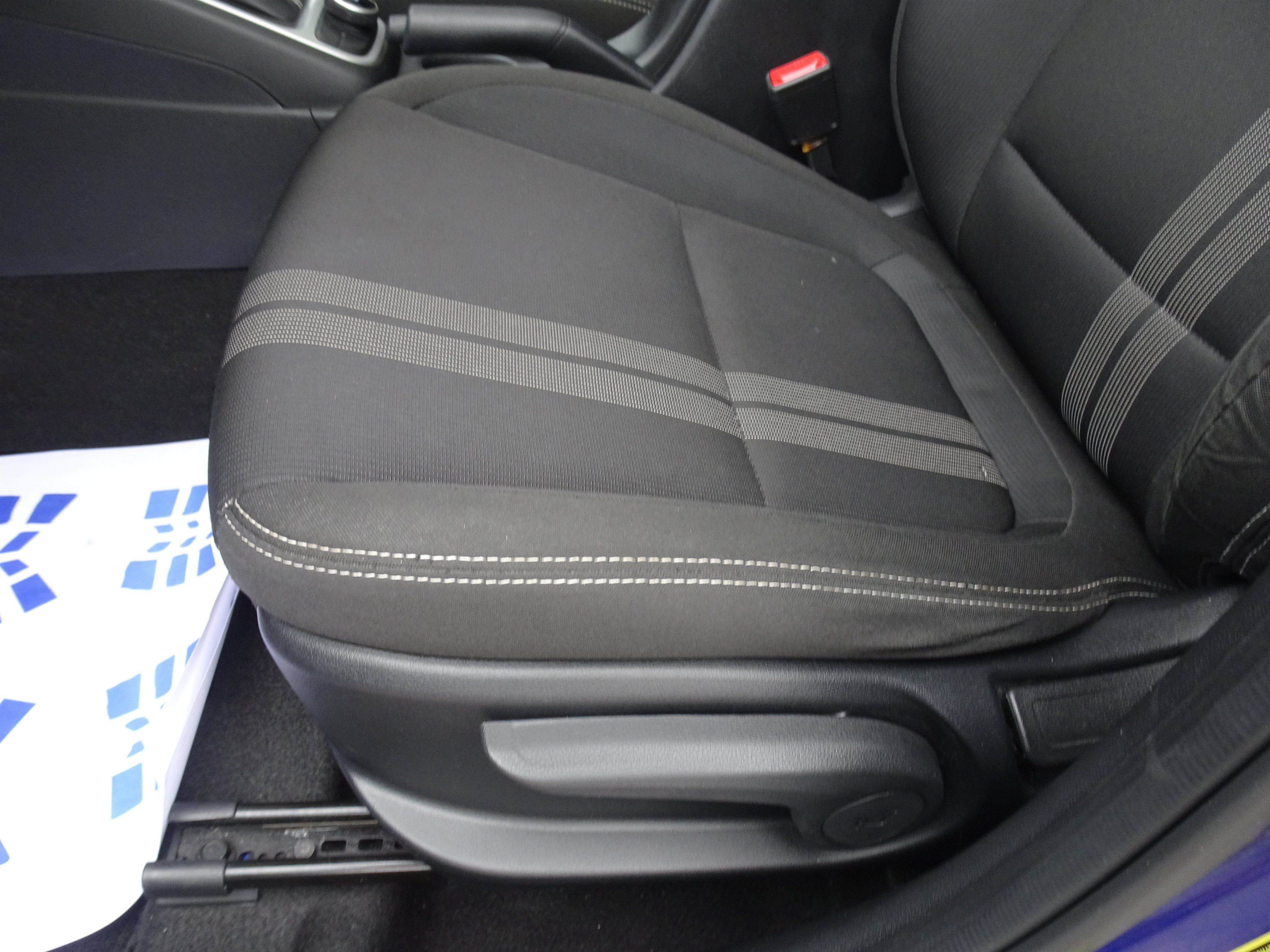 Used 2022 Hyundai Venue SEL FWD image 9