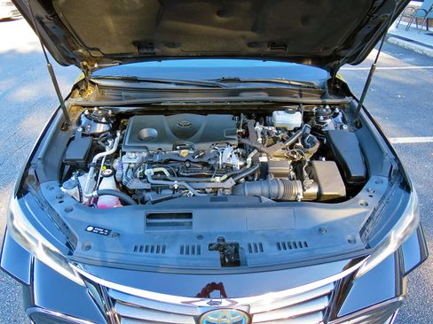 Used 2019 Toyota Avalon Limited image 36