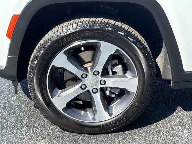 Used 2023 Jeep Grand Cherokee L Limited AWD/4WD image 17