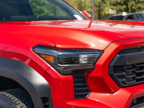 Certified 2025 Toyota Tacoma TRD Off-Road w/ TRD Off Road Upgrade Package AWD/4WD image 16