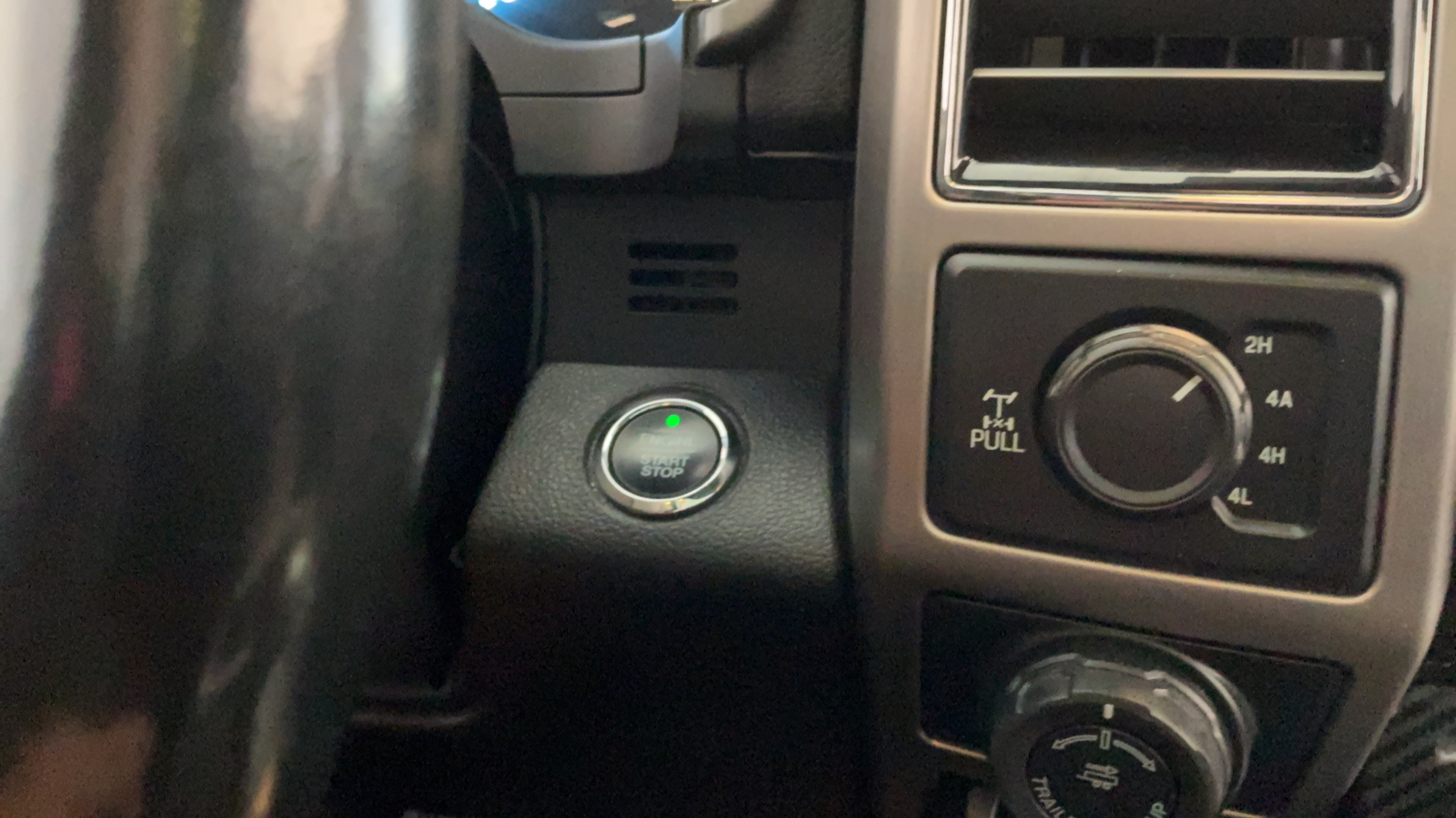 Used 2018 Ford F150 Platinum w/ Equipment Group 701A Luxury AWD/4WD image 16
