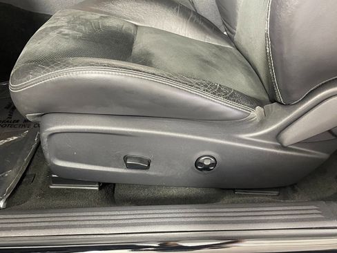 Used 2012 Dodge Challenger SRT8 image 21