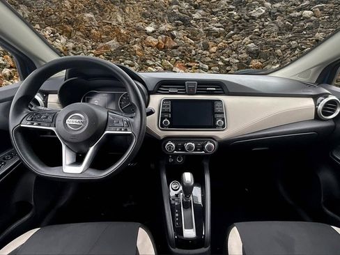 Used 2021 Nissan Versa SV image 12