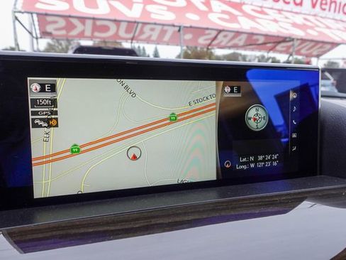 Used 2020 Lexus LX 570 4WD w/ 3rd Row & Luxury Pkg image 19