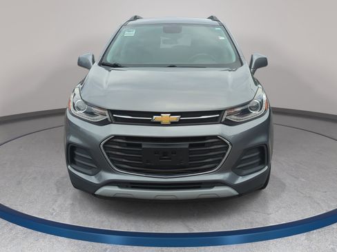Used 2020 Chevrolet Trax LT w/ LT Convenience Package FWD image 2