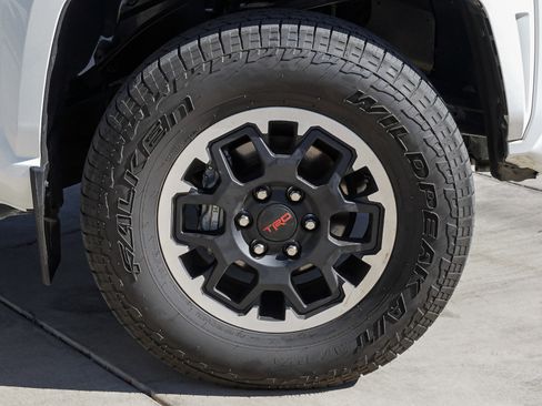 Used 2024 Toyota Tacoma SR5 AWD/4WD image 10