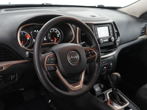 Used 2016 Jeep Cherokee Sport FWD image 20