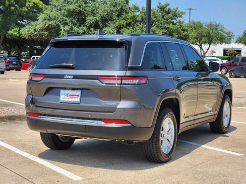 Used 2023 Jeep Grand Cherokee Laredo w/ Luxury Tech Group I RWD image 6