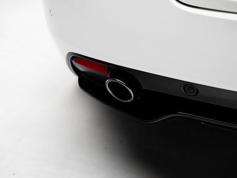 Used 2016 Aston Martin DB9 GT image 33