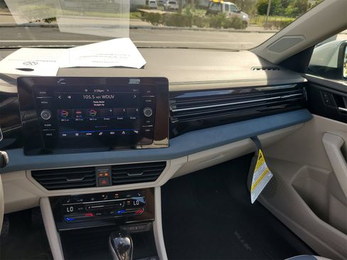 Certified 2025 Volkswagen Jetta SE image 21