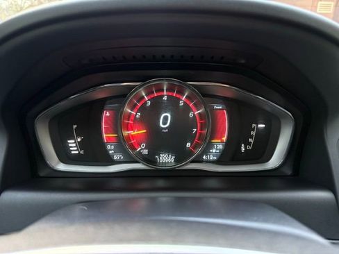 Used 2015 Volvo XC60 T5 Premier w/ Proximity Package image 18