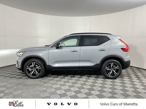 Used 2026 Volvo XC40 B4 Core image 5