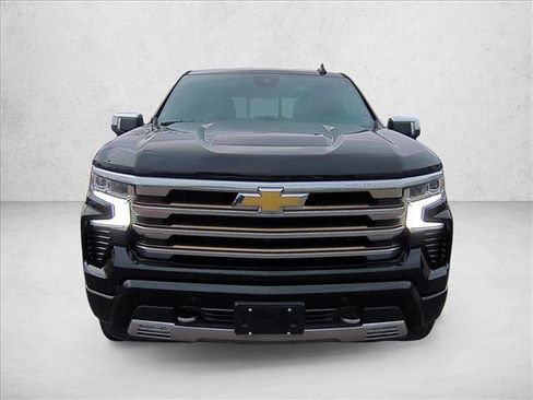 Used 2022 Chevrolet Silverado 1500 High Country w/ High Country Premium Package image 2