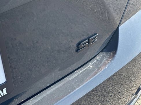 Used 2025 Toyota Camry SE image 28