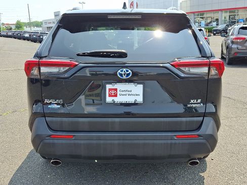Certified 2022 Toyota RAV4 XLE w/ Convenience Package image 5