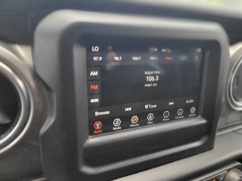 Used 2020 Jeep Wrangler Unlimited Sahara AWD/4WD image 20