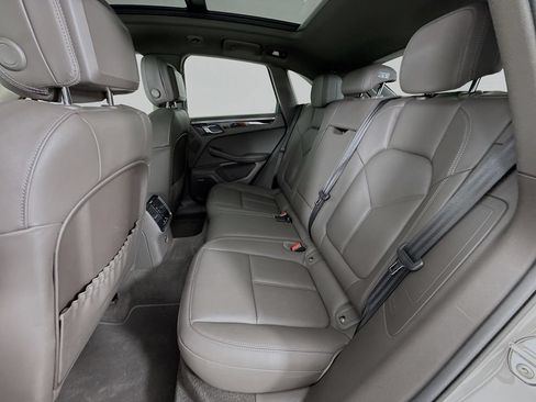 Certified 2025 Porsche Macan AWD/4WD image 24