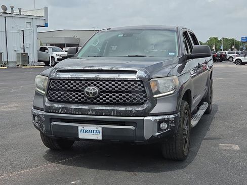 Used 2018 Toyota Tundra SR5 w/ SR5 Upgrade Package RWD image 2