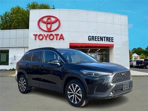 Used 2025 Toyota Corolla Cross XLE image 1
