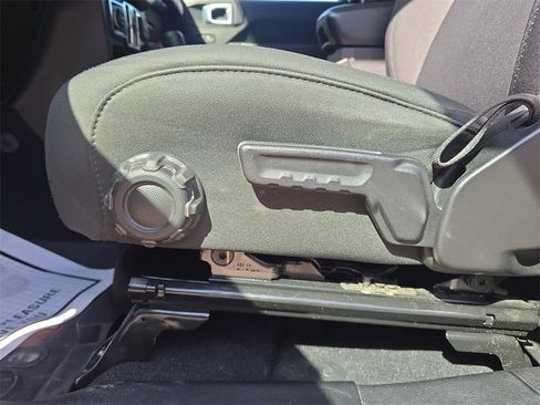 Used 2021 Jeep Gladiator Willys image 13