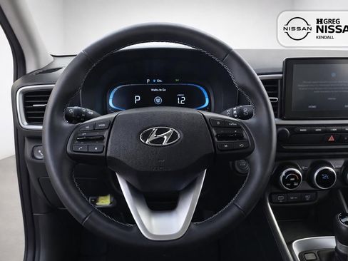 Used 2025 Hyundai Venue SEL FWD image 7