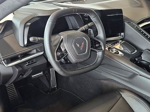 Used 2025 Chevrolet Corvette Stingray Premium Conv w/ Z51 Performance Package RWD image 29