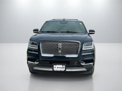 Used 2021 Lincoln Navigator Reserve w/ Luxury Package image 2