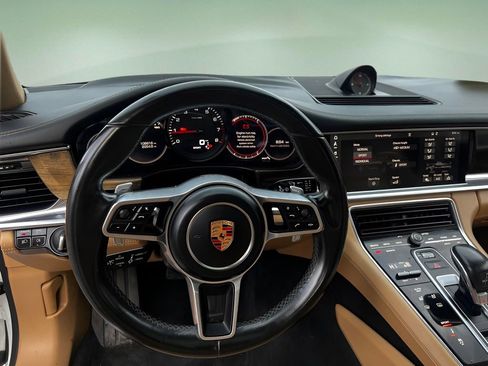 Used 2018 Porsche Panamera image 11