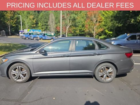 Used 2024 Volkswagen Jetta SE FWD image 4