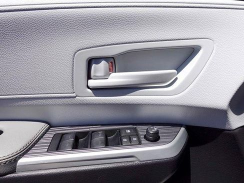 Certified 2025 Toyota Sienna LE FWD image 11