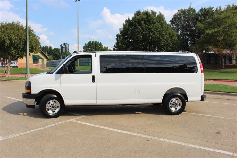 Used 2025 GMC Savana 3500 LT w/ LT Preferred Equipment Group RWD image 2