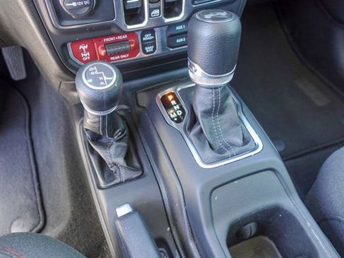 Used 2025 Jeep Wrangler Unlimited Rubicon AWD/4WD image 22