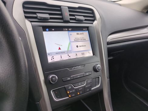 Used 2019 Ford Fusion SE image 27