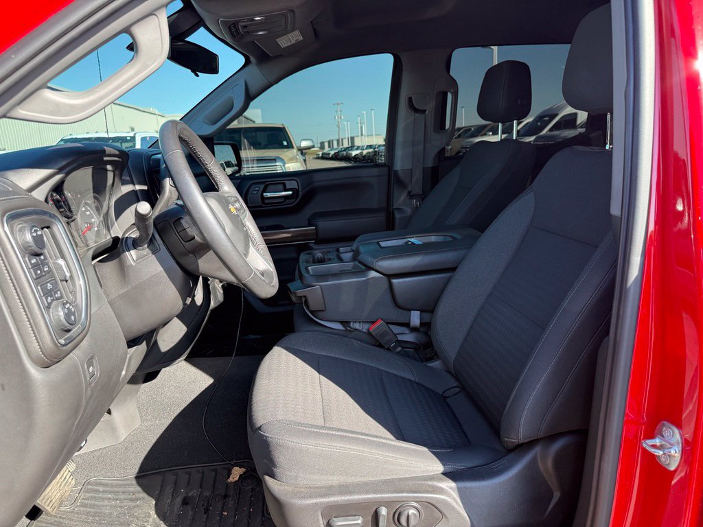 Used 2022 Chevrolet Silverado 1500 LT AWD/4WD image 5