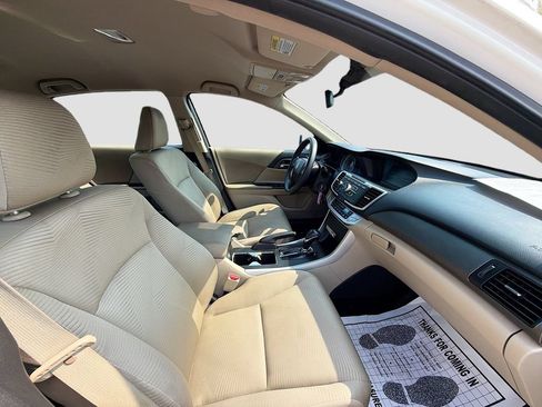 Used 2014 Honda Accord LX image 32