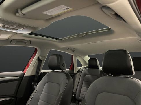 Used 2025 Volkswagen Jetta SE w/ Sunroof Package image 7